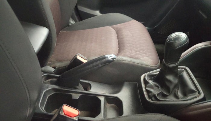 2024 Maruti Grand Vitara DELTA SMART HYBRID, Petrol, Manual, 18,879 km, Gear Lever