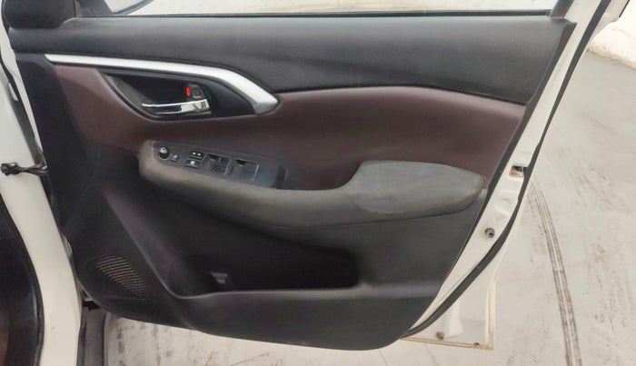 2024 Maruti Grand Vitara DELTA SMART HYBRID, Petrol, Manual, 18,879 km, Driver Side Door Panels Control