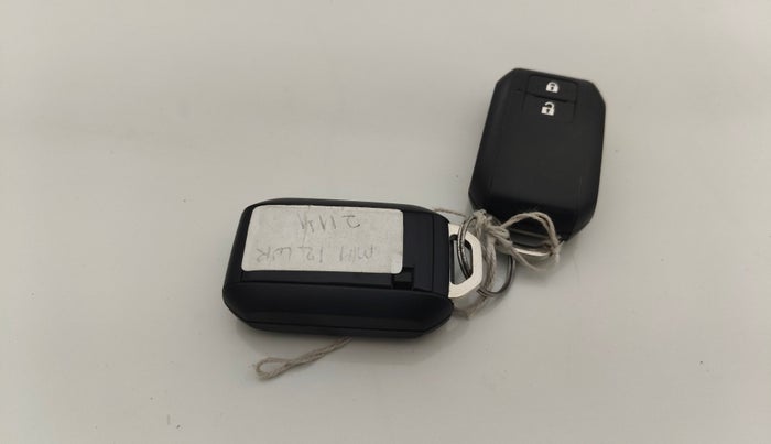 2024 Maruti Grand Vitara DELTA SMART HYBRID, Petrol, Manual, 18,879 km, Key Close Up