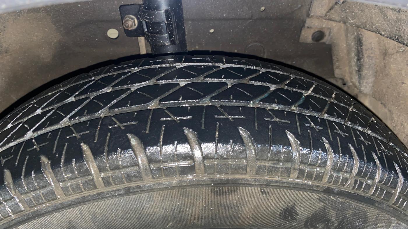 2015 Maruti Swift VXI, Petrol, Manual, 49,352 km, Right Front Tyre Tread