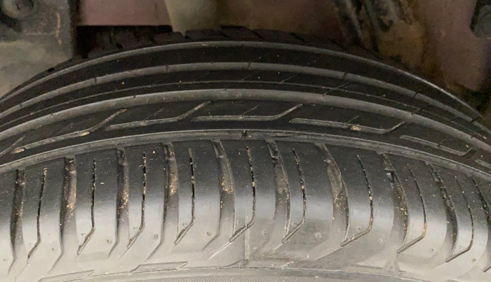 2018 Renault Duster RXS CVT, Petrol, Automatic, 65,261 km, Right Rear Tyre Tread