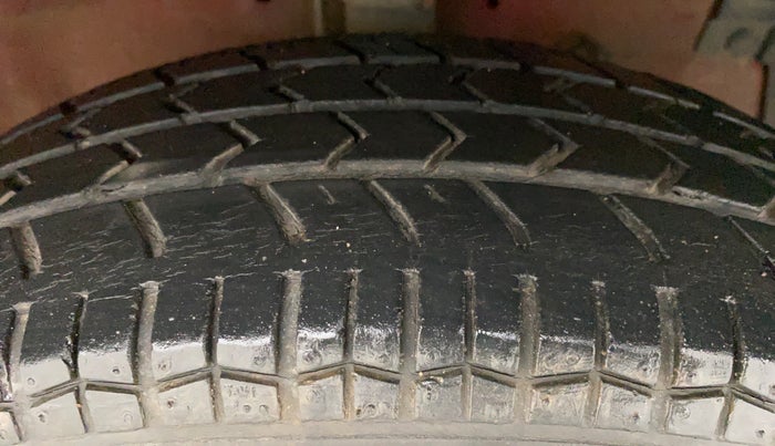 2014 Maruti Swift VXI, Petrol, Manual, 52,802 km, Right Front Tyre Tread