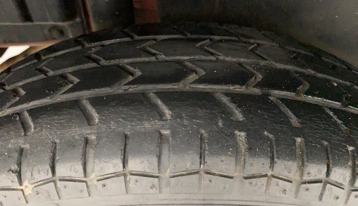 2014 Maruti Swift VXI, Petrol, Manual, 52,802 km, Right Rear Tyre Tread