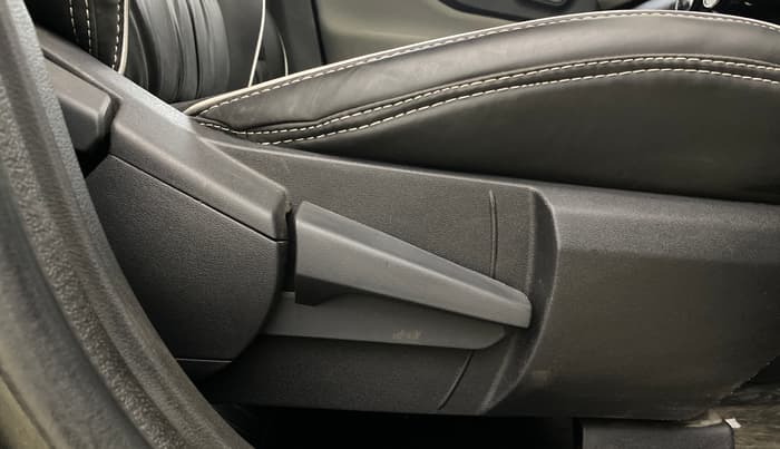 2022 Nissan MAGNITE XV TURBO CVT, Petrol, Automatic, 27,393 km, Driver Side Adjustment Panel