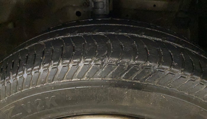 2015 Maruti Swift Dzire LXI (O), Petrol, Manual, 45,556 km, Right Front Tyre Tread