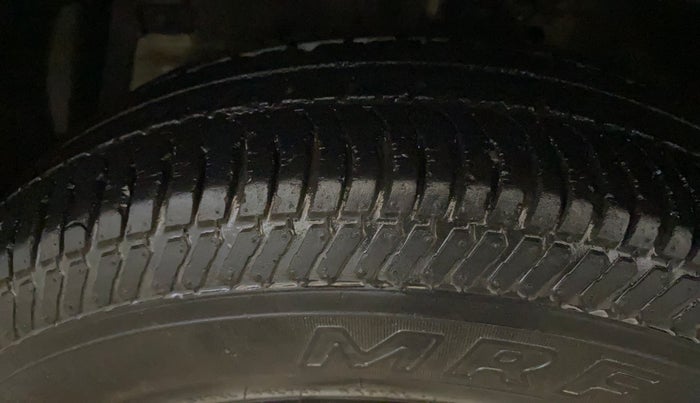 2015 Maruti Swift Dzire LXI (O), Petrol, Manual, 45,556 km, Left Front Tyre Tread