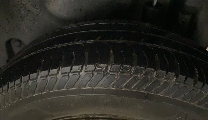 2015 Maruti Swift Dzire LXI (O), Petrol, Manual, 45,556 km, Left Rear Tyre Tread