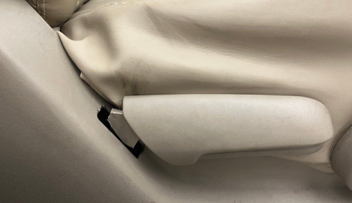 2016 Maruti Ciaz ZXI+ AT, Petrol, Automatic, 1,02,686 km, Driver Side Adjustment Panel