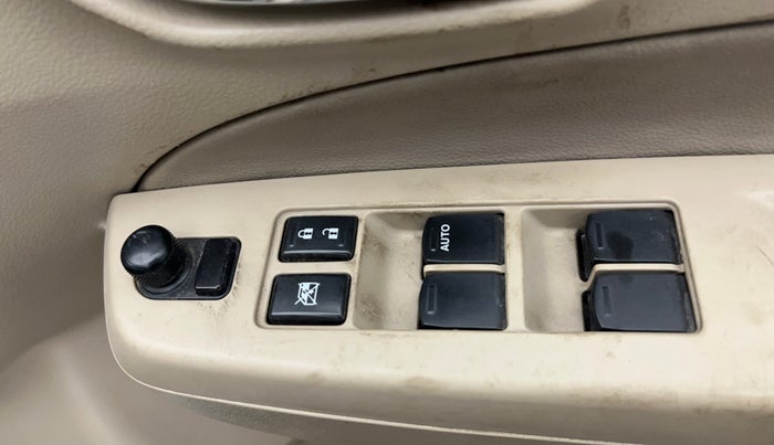 2016 Maruti Ciaz ZXI+ AT, Petrol, Automatic, 1,02,686 km, Driver Side Door Panels Control