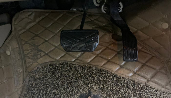 2016 Maruti Ciaz ZXI+ AT, Petrol, Automatic, 1,02,686 km, Pedals