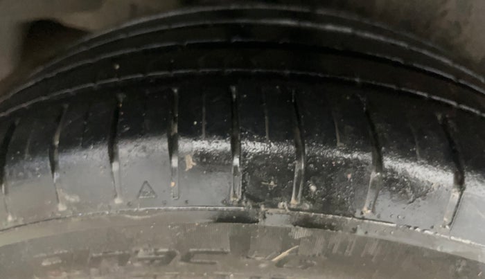 2016 Maruti Ciaz ZXI+ AT, Petrol, Automatic, 1,02,686 km, Right Rear Tyre Tread