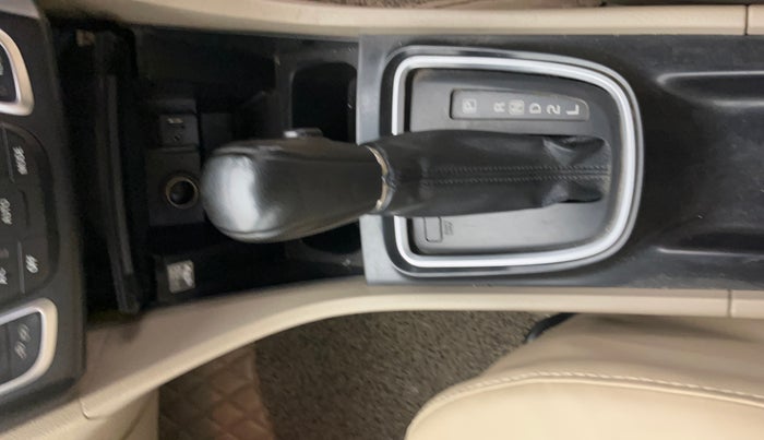 2016 Maruti Ciaz ZXI+ AT, Petrol, Automatic, 1,02,686 km, Gear Lever