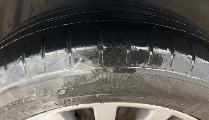 2016 Maruti Ciaz ZXI+ AT, Petrol, Automatic, 1,02,686 km, Left Front Tyre Tread