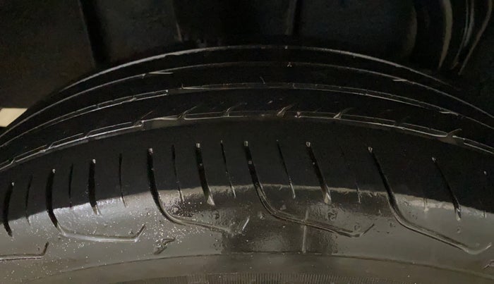 2022 Renault Kiger RXZ AMT DUAL TONE, Petrol, Automatic, 1,07,384 km, Right Rear Tyre Tread