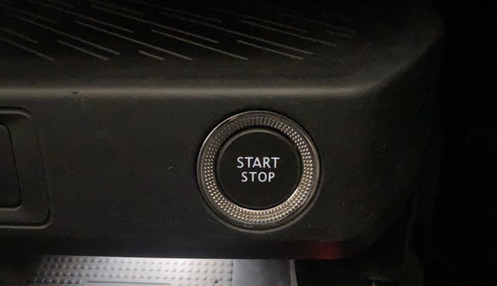 2022 Renault Kiger RXZ AMT DUAL TONE, Petrol, Automatic, 1,07,384 km, Keyless Start/ Stop Button