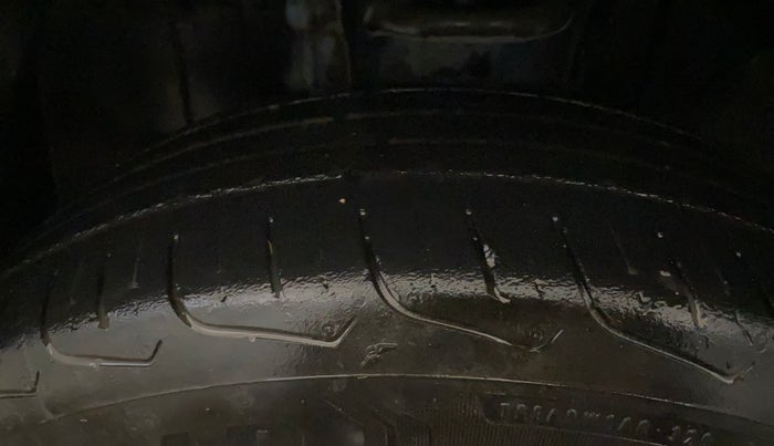 2022 Renault Kiger RXZ AMT DUAL TONE, Petrol, Automatic, 1,07,384 km, Left Front Tyre Tread