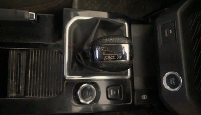 2022 Renault Kiger RXZ AMT DUAL TONE, Petrol, Automatic, 1,07,384 km, Gear Lever