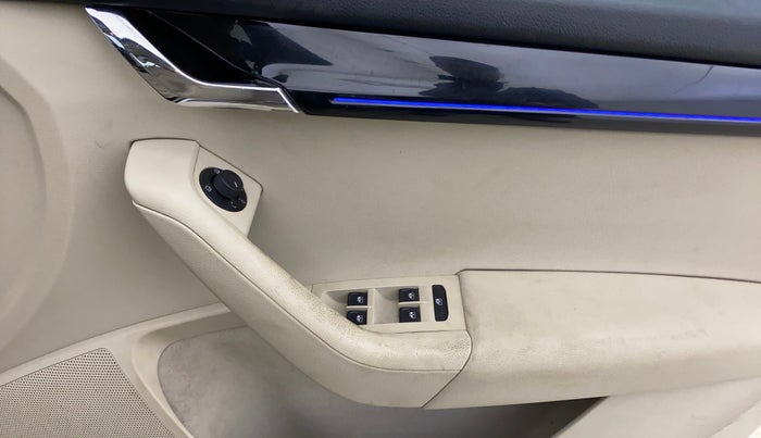 2018 Skoda Octavia L&K 1.8 TSI AT, Petrol, Automatic, 50,087 km, Driver Side Door Panels Control