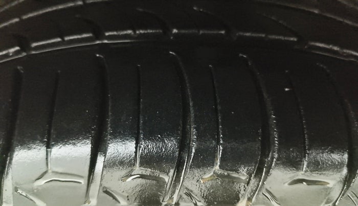 2018 Hyundai Verna 1.6 VTVT SX O, Petrol, Manual, 1,11,324 km, Right Front Tyre Tread