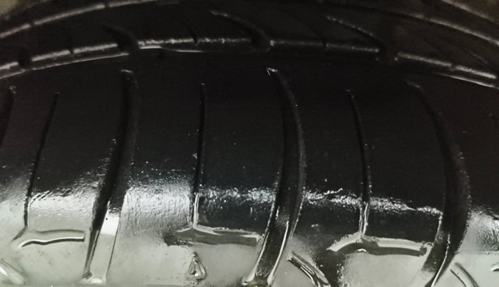 2018 Hyundai Verna 1.6 VTVT SX O, Petrol, Manual, 1,11,324 km, Left Front Tyre Tread