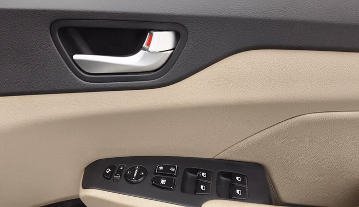 2018 Hyundai Verna 1.6 VTVT SX O, Petrol, Manual, 1,11,324 km, Driver Side Door Panels Control