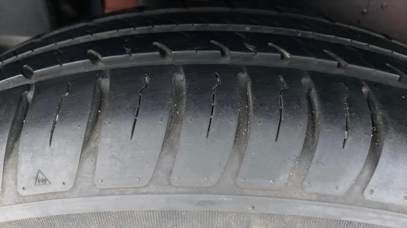 2019 Maruti Dzire VXI, Petrol, Manual, 16,873 km, Right Rear Tyre Tread