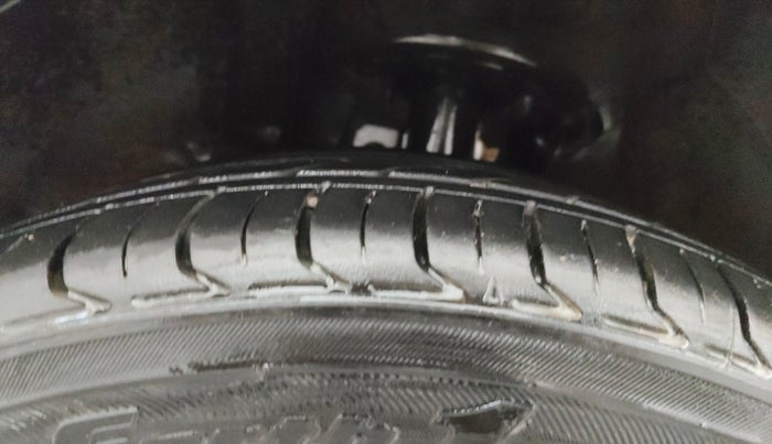 2021 Maruti Baleno ZETA PETROL 1.2, Petrol, Manual, 1,19,714 km, Left Front Tyre Tread