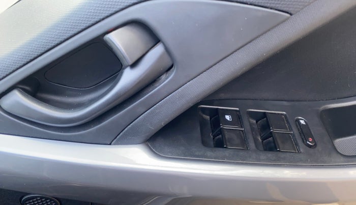 2020 Tata NEXON XMA PETROL, Petrol, Automatic, 68,631 km, Driver Side Door Panels Control