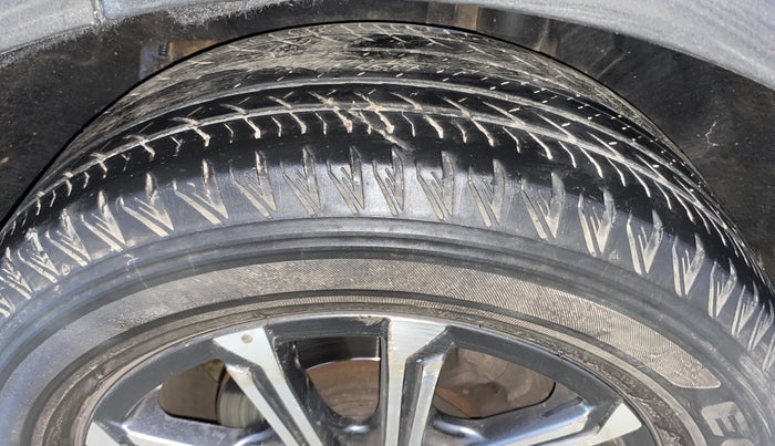 2022 Mahindra XUV700 AX 7 LUXURY D MT 7 STR, Diesel, Manual, 58,100 km, Left Rear Tyre Tread