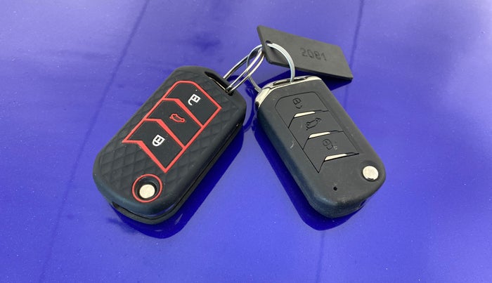 2022 Mahindra XUV700 AX 7 LUXURY D MT 7 STR, Diesel, Manual, 58,100 km, Key Close Up