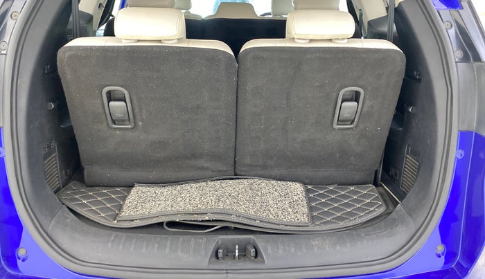 2022 Mahindra XUV700 AX 7 LUXURY D MT 7 STR, Diesel, Manual, 58,100 km, Boot Inside