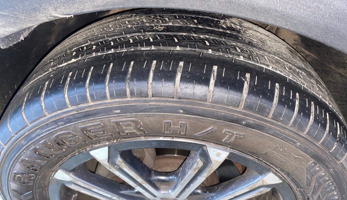 2022 Mahindra XUV700 AX 7 LUXURY D MT 7 STR, Diesel, Manual, 58,100 km, Left Front Tyre Tread