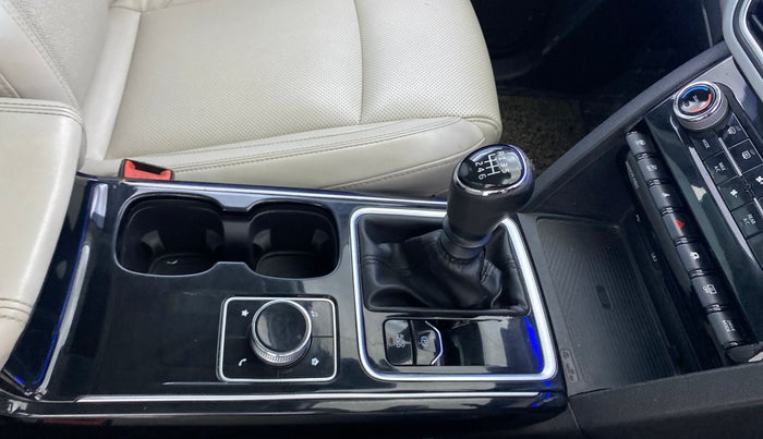 2022 Mahindra XUV700 AX 7 LUXURY D MT 7 STR, Diesel, Manual, 58,100 km, Gear Lever