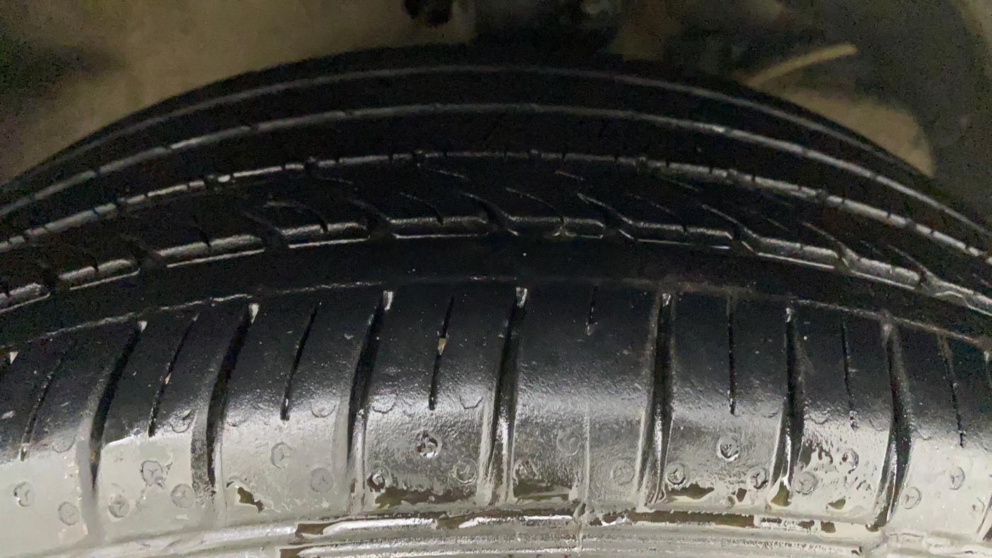 2016 Maruti Baleno ZETA PETROL 1.2, Petrol, Manual, 94,640 km, Right Front Tyre Tread