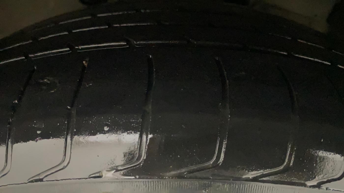 2018 Tata Hexa XTA 4X2 7 STR, Diesel, Automatic, 91,082 km, Left Front Tyre Tread