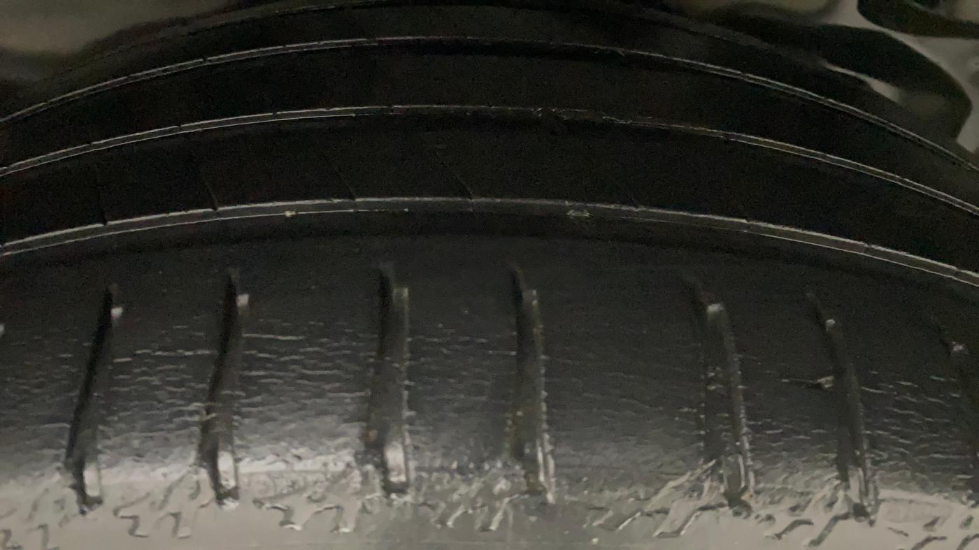 2018 Tata Hexa XTA 4X2 7 STR, Diesel, Automatic, 91,082 km, Left Rear Tyre Tread
