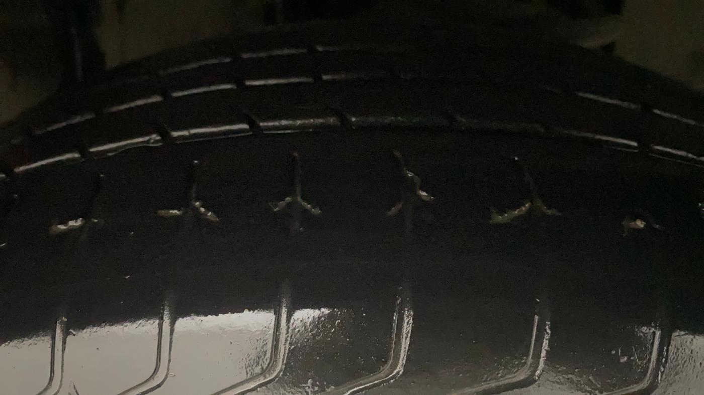2018 Tata Hexa XTA 4X2 7 STR, Diesel, Automatic, 91,082 km, Right Front Tyre Tread