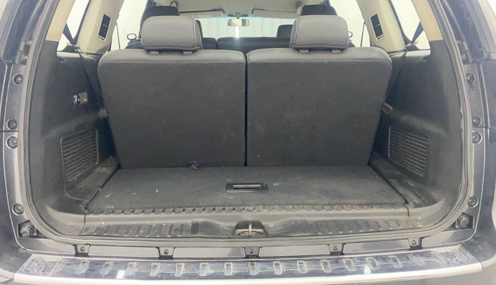 2018 Tata Hexa XTA 4X2 7 STR, Diesel, Automatic, 90,902 km, Boot Inside