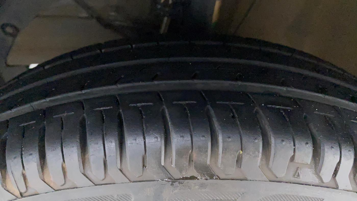 2019 Maruti Dzire VXI, Petrol, Manual, 15,445 km, Left Front Tyre Tread