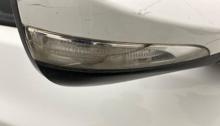 2015 Hyundai Verna FLUIDIC 4S 1.6 VTVT S(O), Petrol, Manual, 1,05,210 km, Right rear-view mirror - Indicator light has minor damage