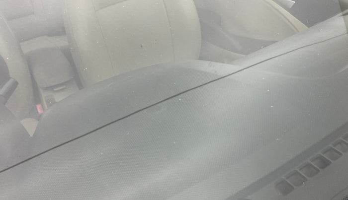2015 Hyundai Verna FLUIDIC 4S 1.6 VTVT S(O), Petrol, Manual, 1,05,210 km, Front windshield - Minor spot on windshield