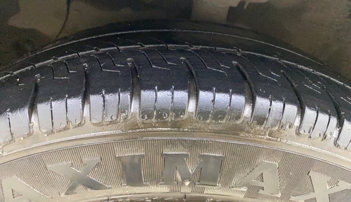 2018 Hyundai Xcent E+, CNG, Manual, 70,296 km, Left Front Tyre Tread
