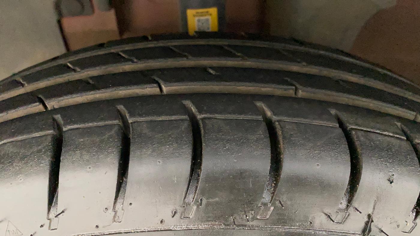 2017 Renault Kwid RXT 1.0, Petrol, Manual, 49,200 km, Left Front Tyre Tread