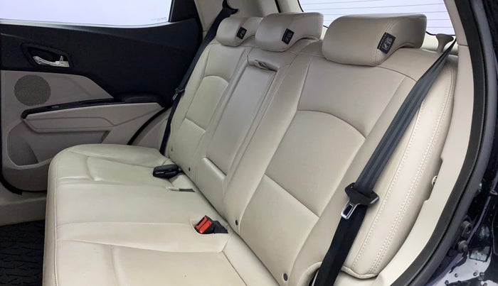 2020 Mahindra XUV300 W8 (O) 1.2 PETROL, Petrol, Manual, 56,356 km, Right Side Rear Door Cabin