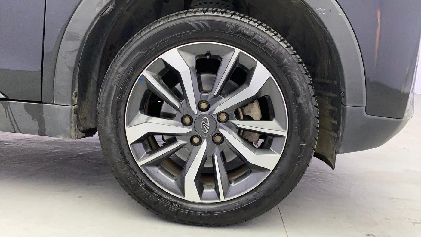 2020 Mahindra XUV300 W8 (O) 1.2 PETROL, Petrol, Manual, 56,356 km, Right Front Wheel