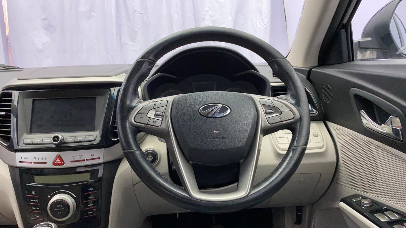 2020 Mahindra XUV300 W8 (O) 1.2 PETROL, Petrol, Manual, 56,356 km, Steering Wheel Close Up