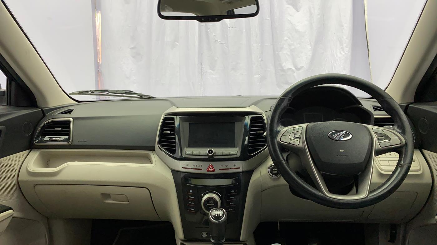 2020 Mahindra XUV300 W8 (O) 1.2 PETROL, Petrol, Manual, 56,356 km, Dashboard