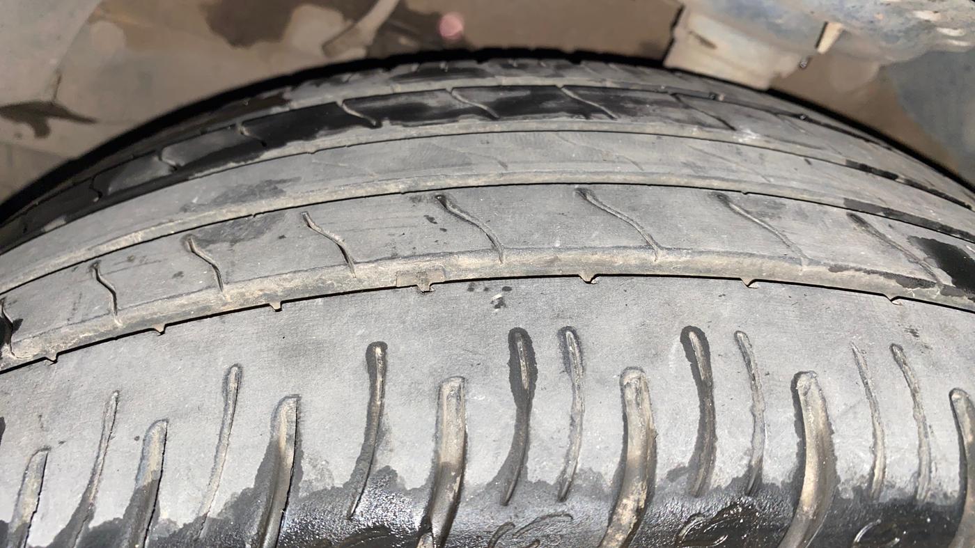 2020 Mahindra XUV300 W8 (O) 1.2 PETROL, Petrol, Manual, 56,356 km, Left Front Tyre Tread
