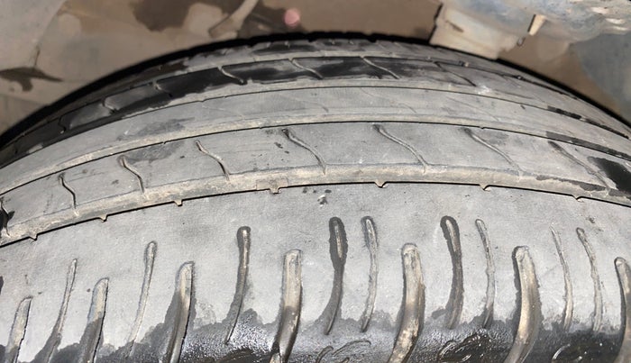 2020 Mahindra XUV300 W8 (O) 1.2 PETROL, Petrol, Manual, 56,356 km, Left Front Tyre Tread