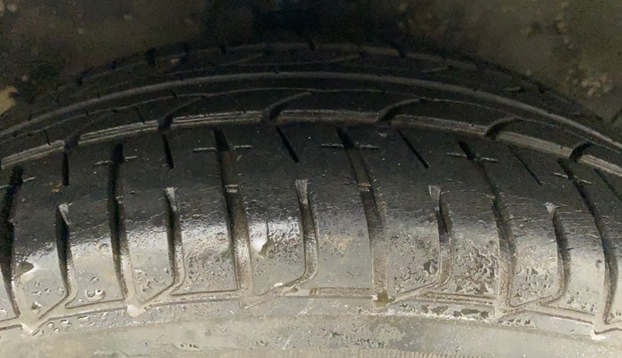 2011 Maruti Ritz ZXI, Petrol, Manual, 81,983 km, Right Front Tyre Tread
